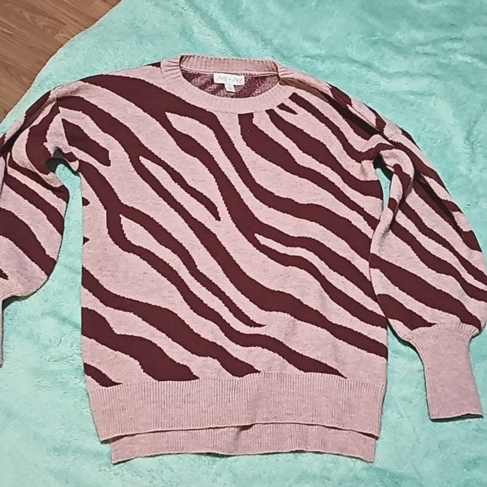 She+Sky Boutique sweater. Mauve and wine zebra,puff sleeves,gathered wrists